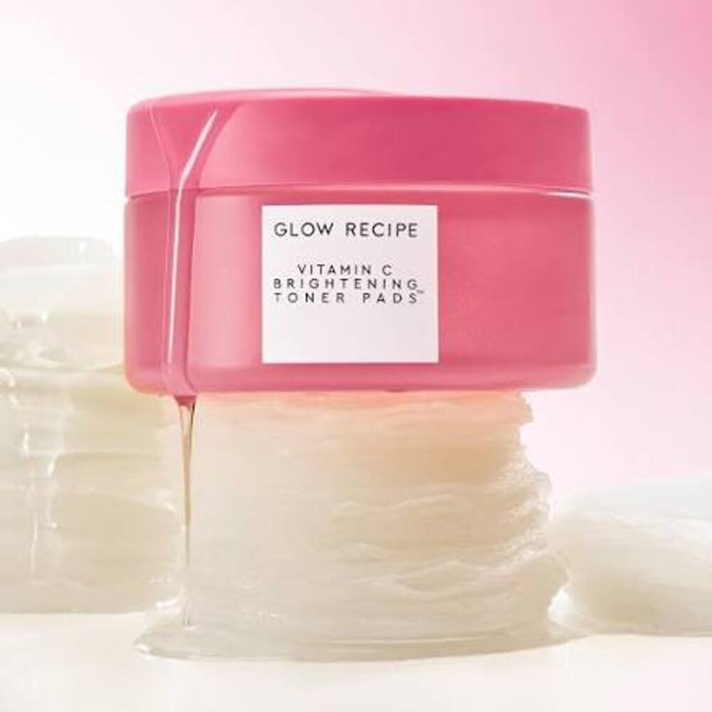Glow Recipe Vitamin C Brightening Korean Guava Toner Pads for Undereye & Cheeks